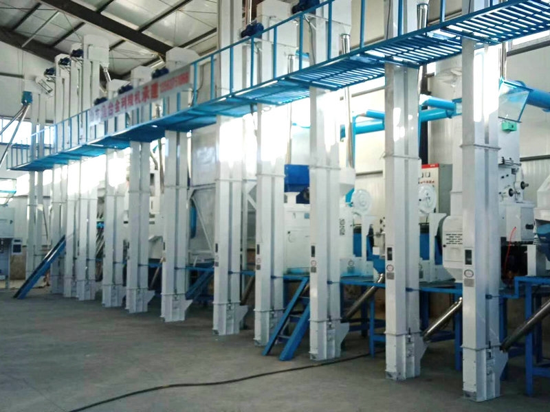 内蒙赤峰30吨小米成套加工设备安装完毕