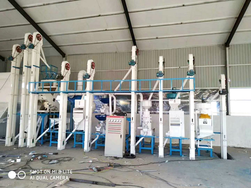 内蒙赤峰宁城县日产10吨小米成套加工设备安装完毕