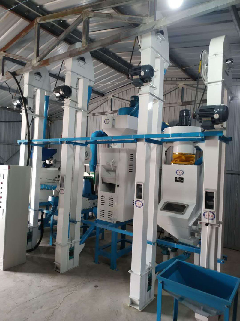 NZJ10型小米成套加工设备安装调试完毕。河北人张家口蔚县宋家庄乡宋家庄村