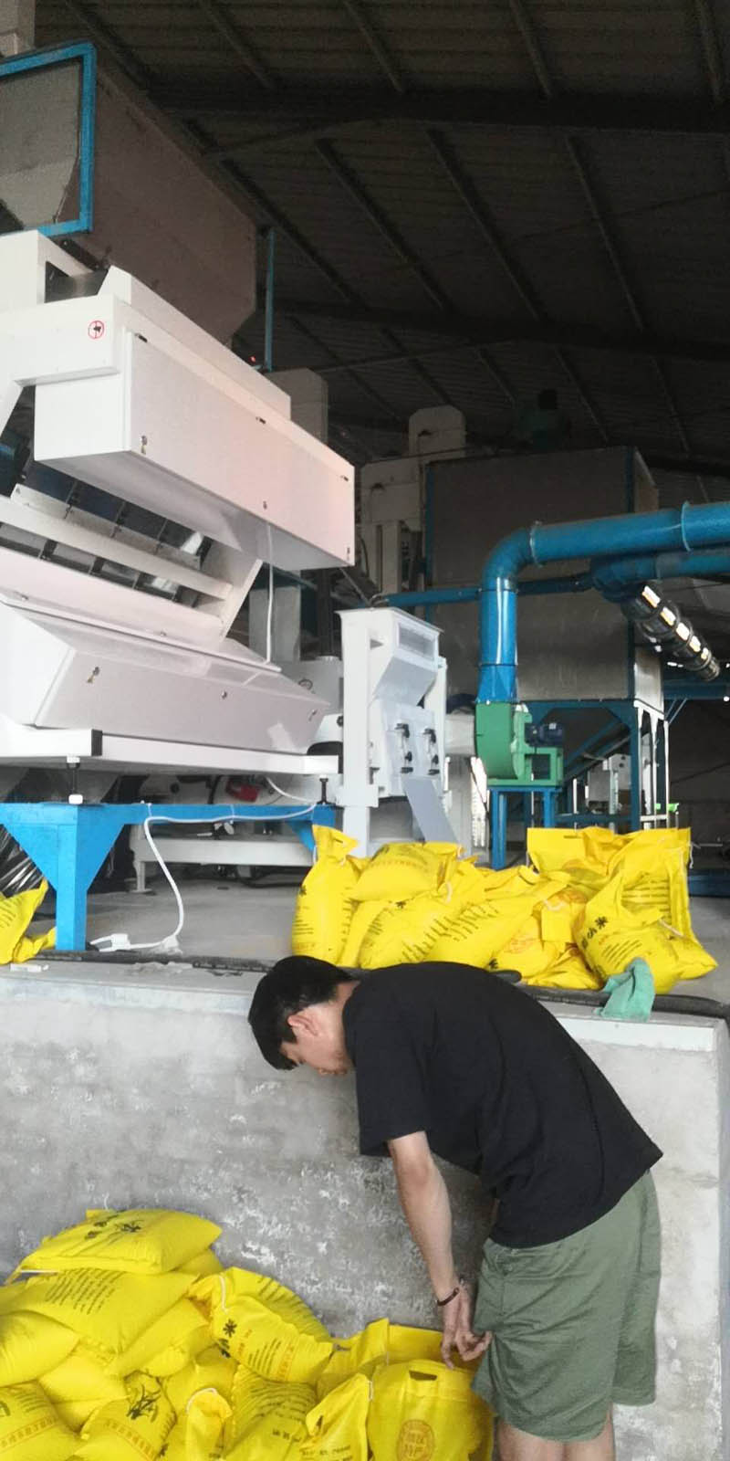 内蒙赤峰敖汉旗羊场NZJ30B大米成套加工设备安装调试完毕